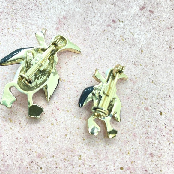 Vintage Penguin Scatter Pins Black and White Enameled Pair - Picture 5 of 6